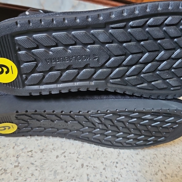 Koolaburra Women's Black Winter Boots - Picture 5 of 5